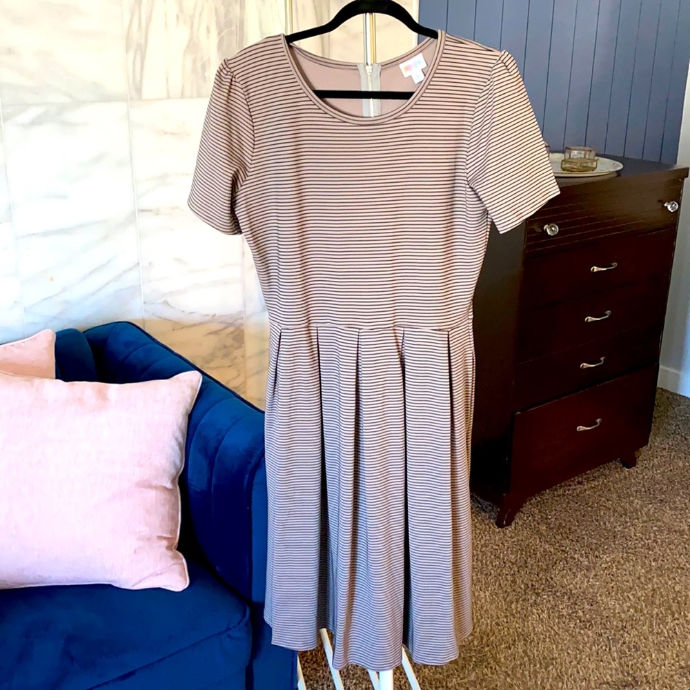 LuLaRoe dress with pockets 🥰